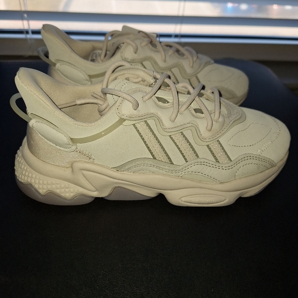 Size 5.5 - adidas Ozweego Bliss Women's - Picture 13 of 15